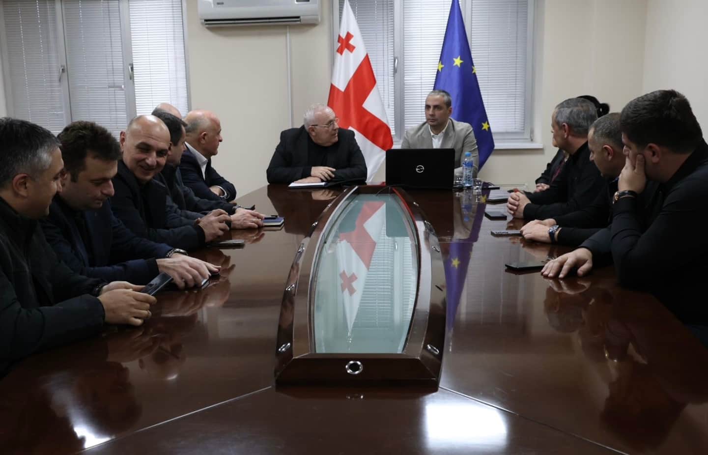 ახალგაზრდობის სააგენტოს თავმჯდომარე რეგიონის გუბერნატორს და მერებს შეხვდა