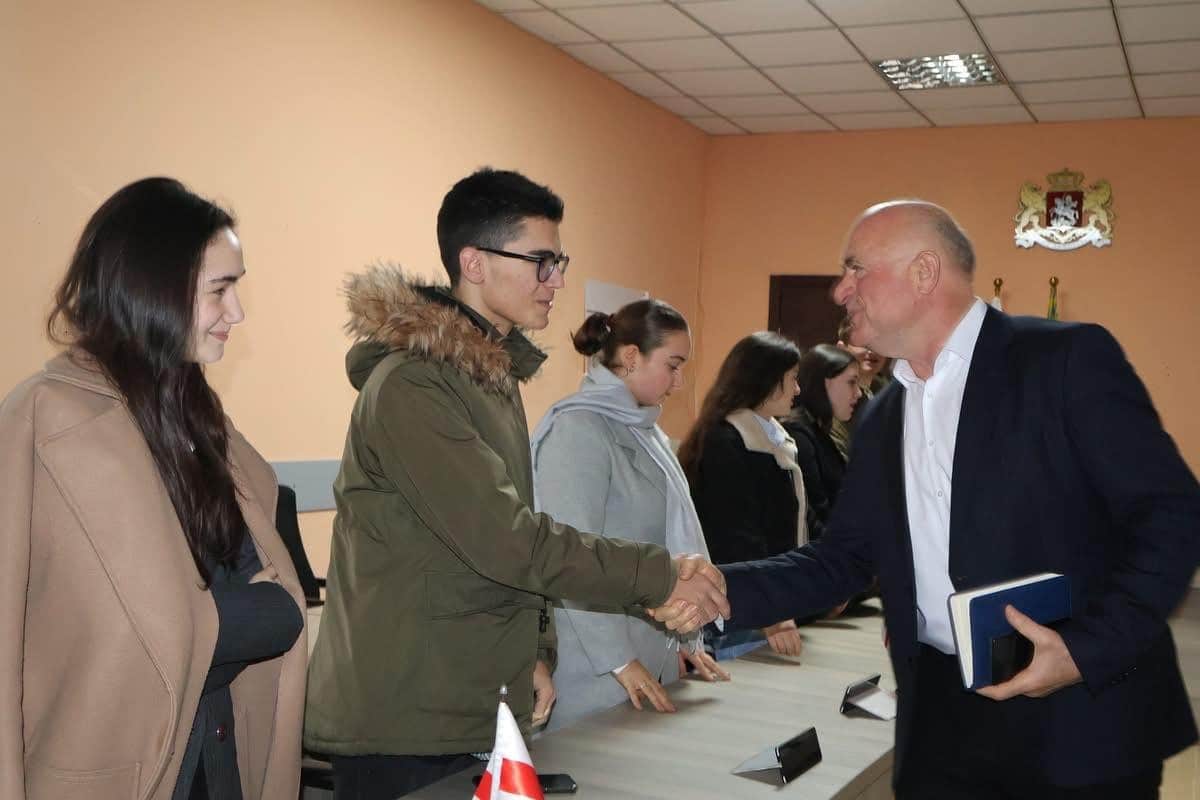 ჩხოროწყუს მერი ახალგაზრდული საბჭოს წევრებს შეხვდა