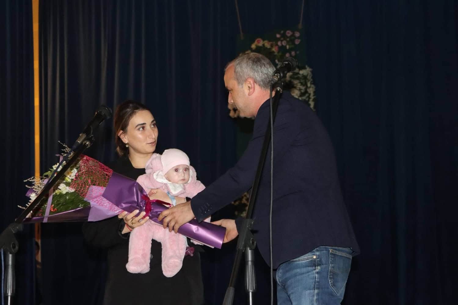 წალენიხაში დედის დღე კინო-თეატრის დარბაზში აღინიშნა