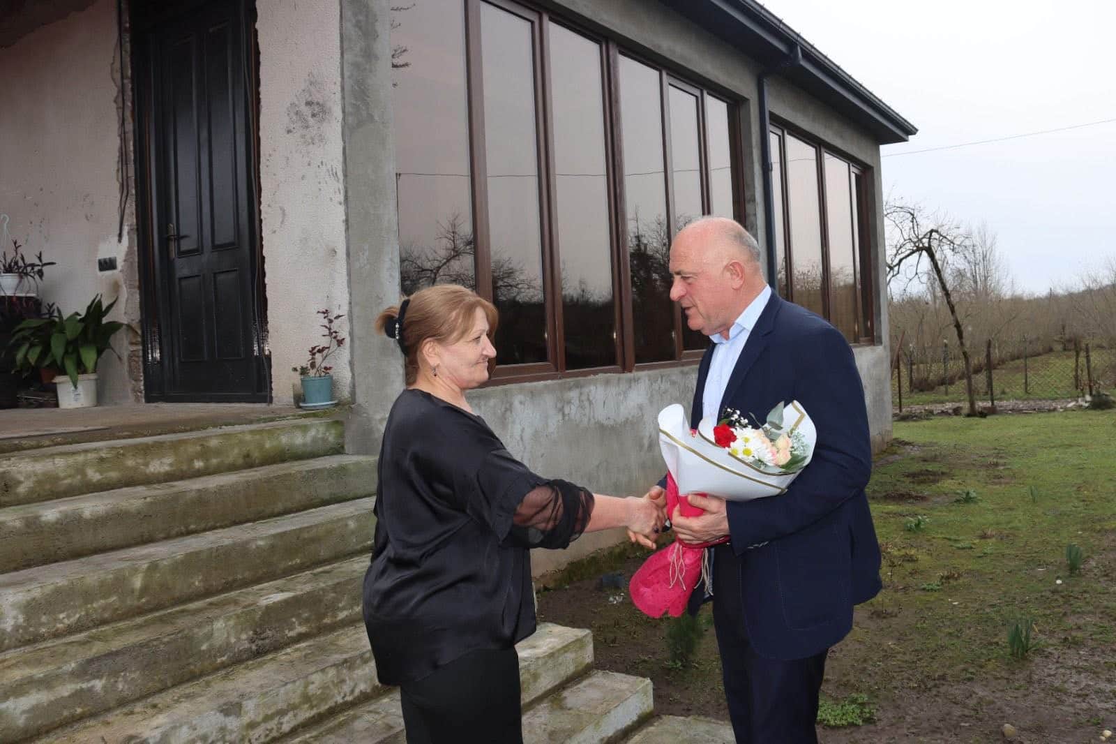 ჩხოროწყუს მერმა დედებს საჩუქრები გადასცა