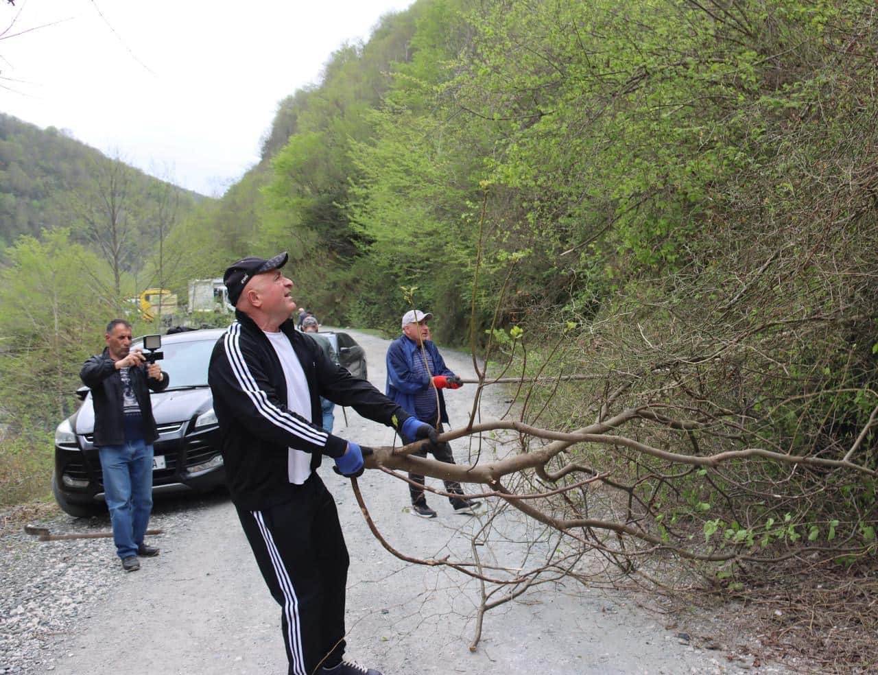 მერის ინიციატივით ჩხოროწყუში ტურისტული ლოკაციები დასუფთავდა