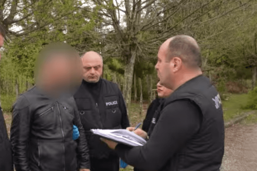 სამეგრელოს პოლიციამ 107 შეკვრად დაფასოებული ნარკოტიკი ამოიღო