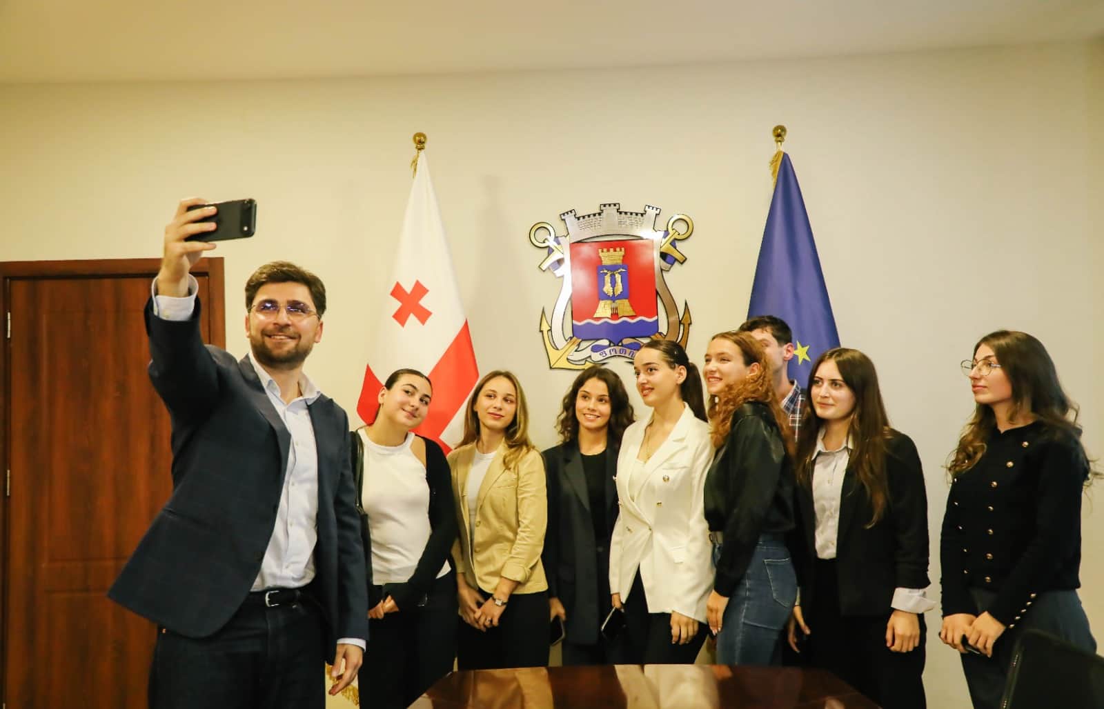ბექა ვაჭარაძე: „სტაჟირების პროცესი ახალგაზრდებისთვიდ მნიშვნელოვანი გამოცდილებისა და ახალი ცოდნის მიღების, საჯარო სამსახურში საკუთარი უნარების წარმოჩენის საფუძველი და კარიერული განვითარების კარგი შესაძლებლობაა“