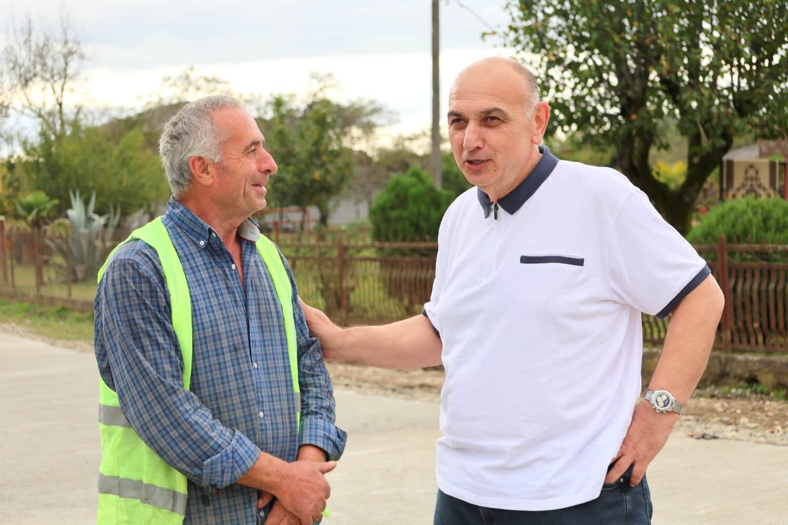 ხობის მერი დავით ბუკია ახალ ხიბულაში გზის სარეაბილიტაციო სამუშაოებს გაეცნო