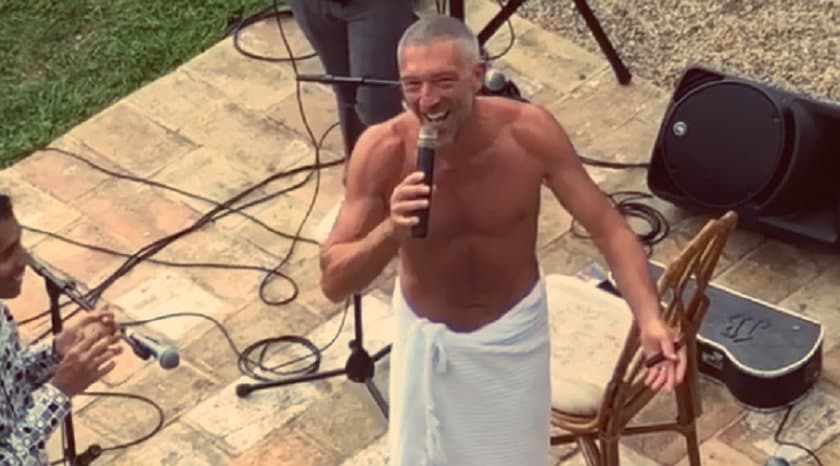 ვინსენტ კასელმა ქორწილის მეორე დღეს მეუღლეს სიმღერა მიუძღვნა