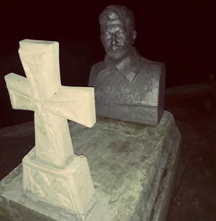 სტალინის ბიუსტი მესტიაში (დღის ფოტო)