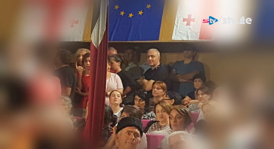 სალომე ზურაბიშვილთან შეხვედრას ზუგდიდის გადამდგარი მერიც ესწრება (ფოტო)