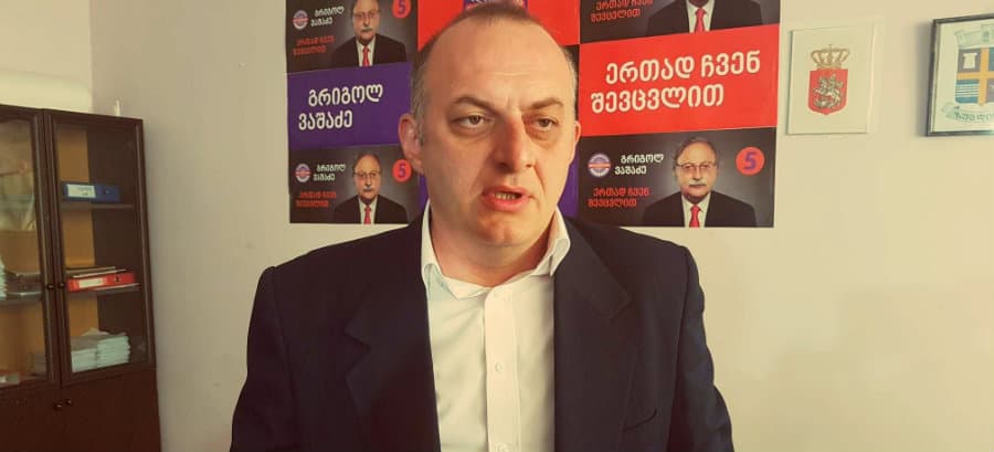 “ენმ” ზუგდიდის საოლქო საარჩევნო კომისიის თავმჯდომარის დაკავებული თანამდებობიდან გადადგომას ითხოვს