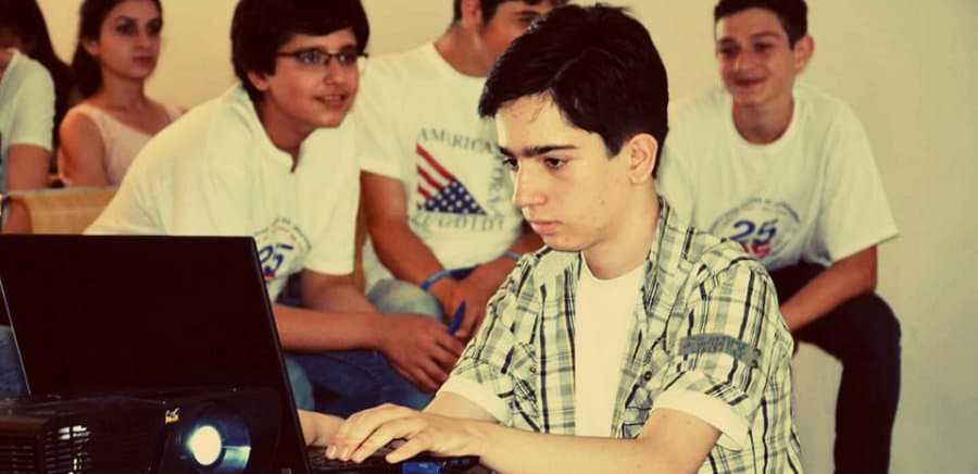 facebook-ის მომხმარებლებს 14 წლის ზუგდიდელმა გამომგონებელმა ახალი პლატფორმა შესთავაზა