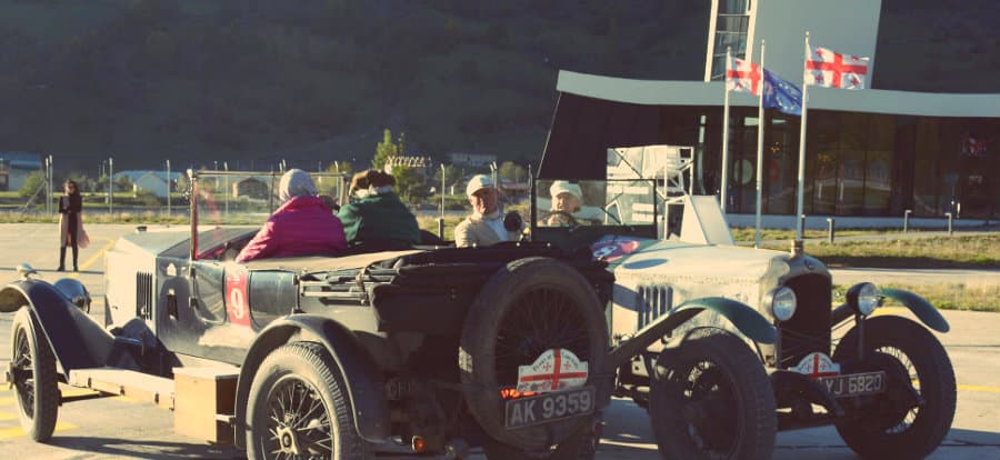 მესტიის თამარ მეფის სახელობის აეროპორტმა ომამდელი ავტომობილების რალის უმასპინძლა