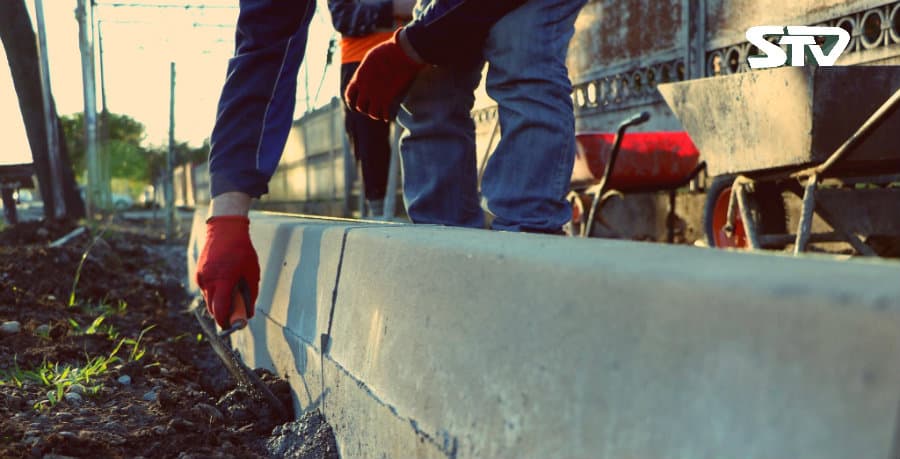 სენაკში ტროტუარებისა და ბორდიურების რეაბილიტაცია მიმდინარეობს