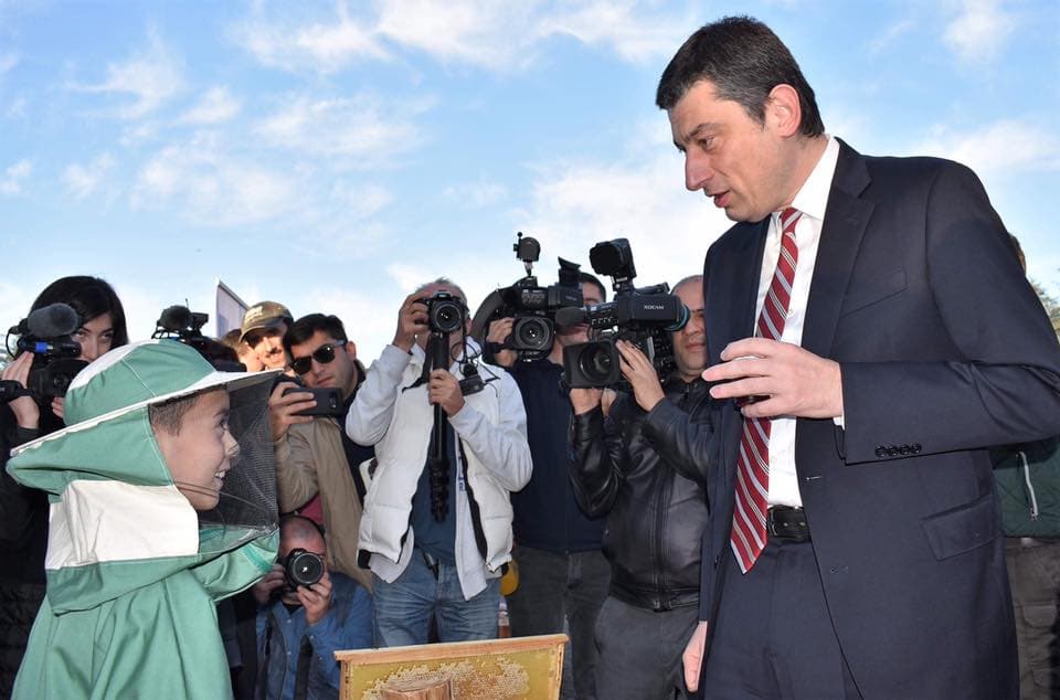 გიორგი გახარია და პატარა ფერმერი (დღის ფოტო)