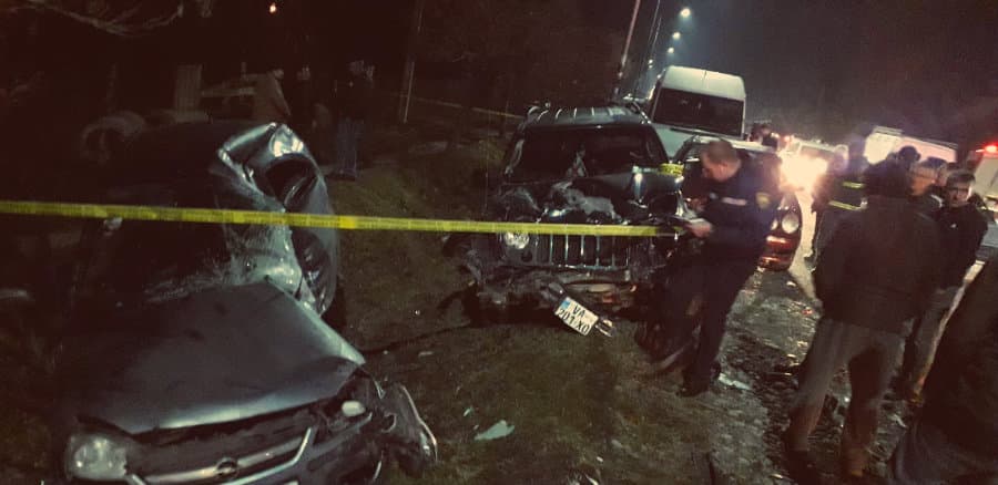 სოფელ ჭითაწყარში ოთხი ავტომანქანა ერთმანეთს დაეჯახა