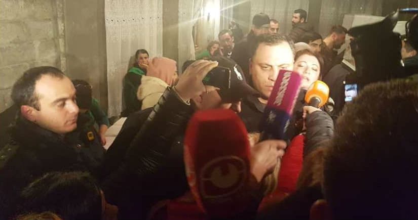 ზუგდიდის #20 საარჩევნო უბანზე ხმის მიცემის პროცესი შეწყდა, ადგილზე პოლიცაა