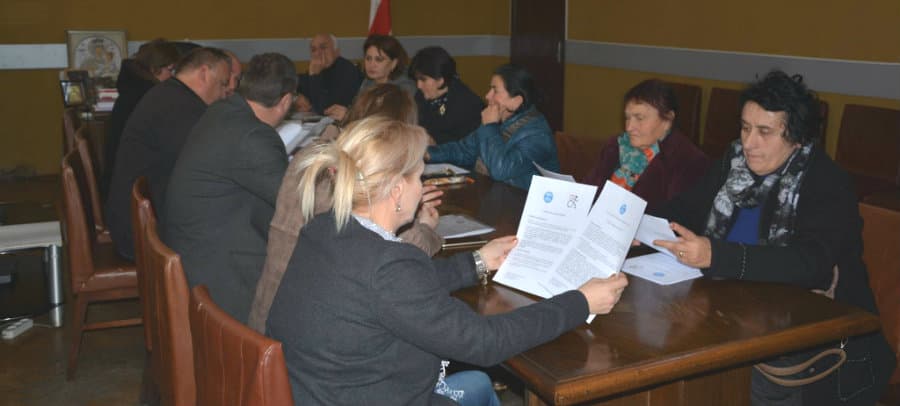 ჩხოროწყუს მერიაში პროექტი “ასაკისა და განვითარების სკრინინგი” განიხილეს