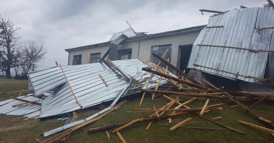 ძლიერმა ქარმა პრობლემები შექმნა ხობის მუნიციპალიტეტშიც