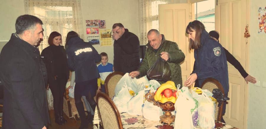 სამეგრელო-ზემო სვანეთის პოლიციის დეპარტამენტის საახალწლო ნობათი სოციალურად დაუცველებს და დაღუპული პოლიციელის ოჯახს