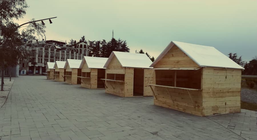 სიცარიელით სავსე “საახალწლო სოფელი” ზუგდიდში