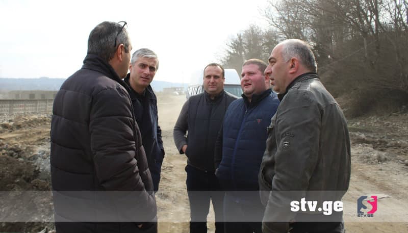 სოფელ მუჟავაში საავტომობილო გზის რეაბილიტაცია აქტიურად მიმდინარეობს