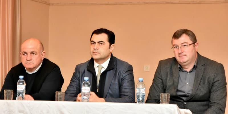 ალექსანდრე მოწერელია ჩხოროწყუში პირველი პრეზიდენტის თანამოაზრეებს შეხვდა