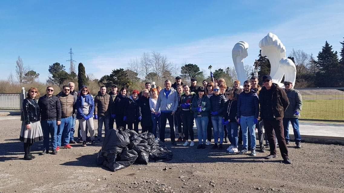 “ქართული ოცნების” ინიციატივით, ფოთში დასუფთავების აქცია მოეწყო