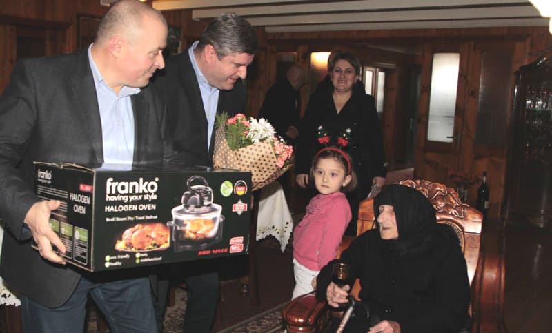 109 წლის ზუგდიდელ ქალბატონს ხელისუფლების წარმომადგენლებმა 8 მარტი მიულოცეს