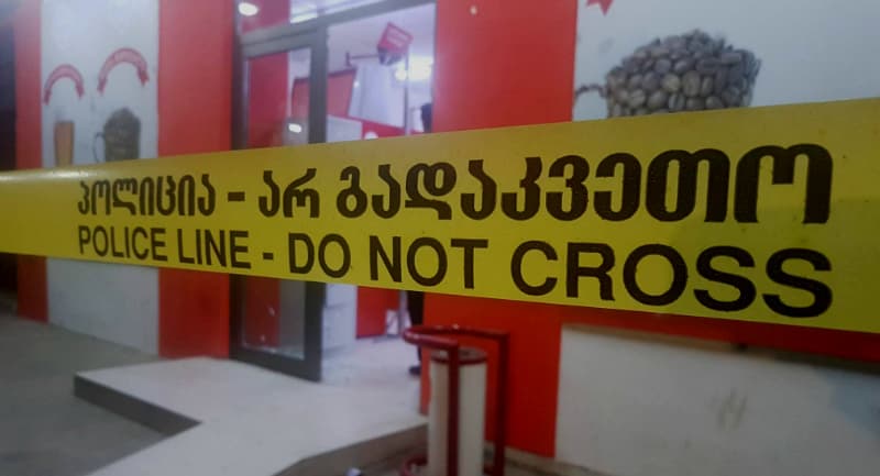 ყაჩაღებმა მაღაზიიდან ორი შოკოლადი წაიღეს – ყაჩაღობა სენაკში