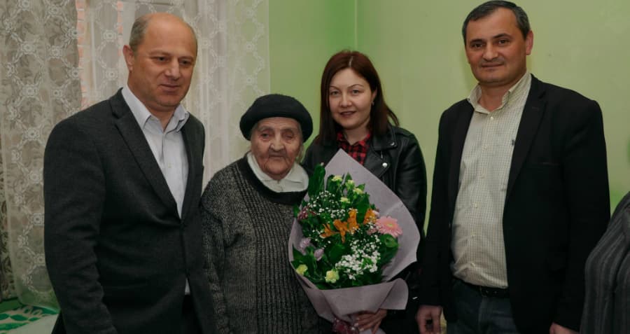 სენაკის მერიის წარმომადგენლები უხუცეს ჟურნალისტებს სტუმრობდნენ