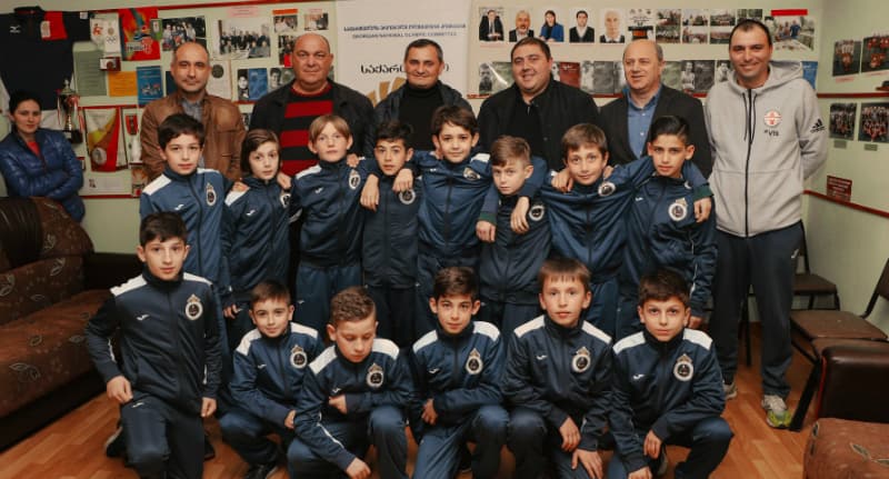 საფეხბურთო გუნდის – ,,ქუჯის’’ წევრებს ახალი სპორტული ფორმები გადაეცათ