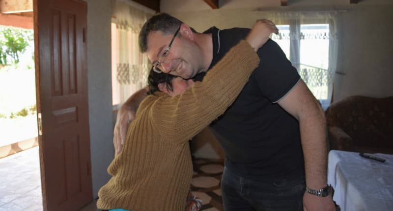 ჩხოროწყუს მერმა სოციალურად დაუცველ ოჯახებს აღდგომა მიულოცა