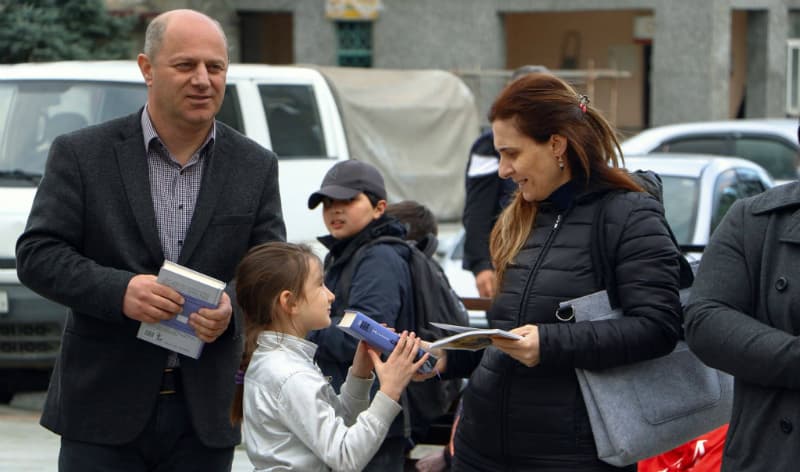 კამპანიას ,,აჩუქე წიგნი” დღეს სენაკის მუნიციპალიტეტი შეუერთდა