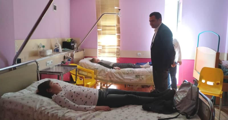 სენაკის პოლიკლინიკაში ინტოქსიკაციის ნიშნებით შეყვანილი მოსწავლეებიდან უმრავლესობა სახლში გაწერეს