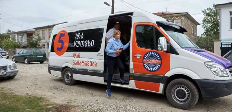 “ქოცი ხარ ბიჭო?”-რულოვსის მიკროავტობუსი მძღოლებს პრობლემებს უქმნის