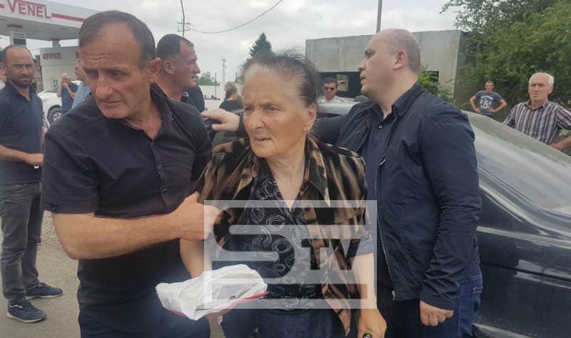 ,,პარკი გამომგლიჯა, მუხლებით დამაგდო, მაჯანჯღარებდა”- ნიკა გვარამია დამკვირვებელს ფიზიკურად გაუსწორდა