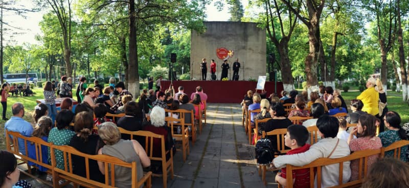 მუსიკალური ფესტივალის ფარგლებში, სენაკში ქალაქური სიმღერების საღამო გაიმართა