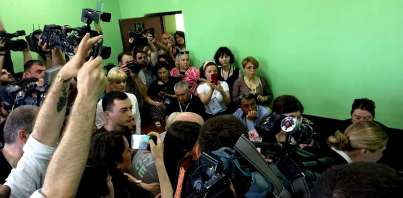 ზუგდიდში ისევ ხმაურია: ოპოზიცია ოლქის თავმჯდომარის გადაყენებას ითხოვს