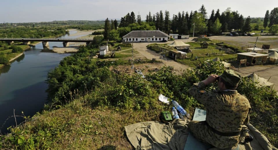 აფხაზურმა მხარემ ენგურის ხიდი დროებით ჩაკეტა