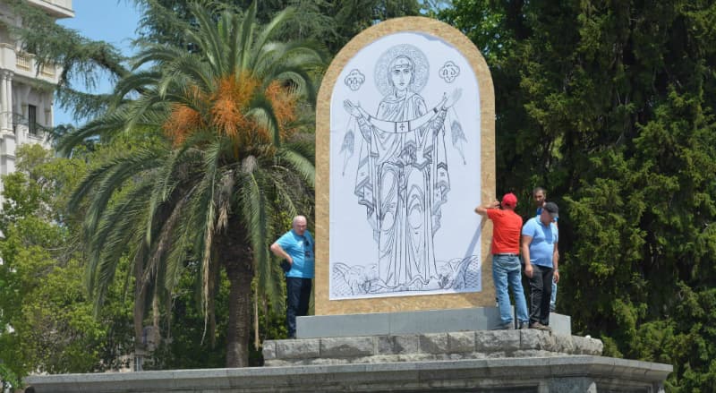 ზუგდიდში ღვთისმშობლის მოზაიკური ფრესკა აღიმართება