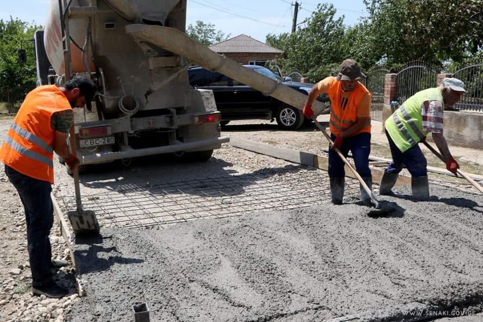 ქალაქ სენაკში, სახოკიას ქუჩაზე, ბეტონის საფარის დაგება დაიწყო
