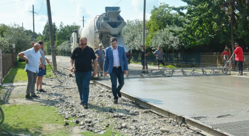 ზუგდიდის ვიცე მერი გზების სარეაბილიტაციო სამუშაოებს გაეცნო
