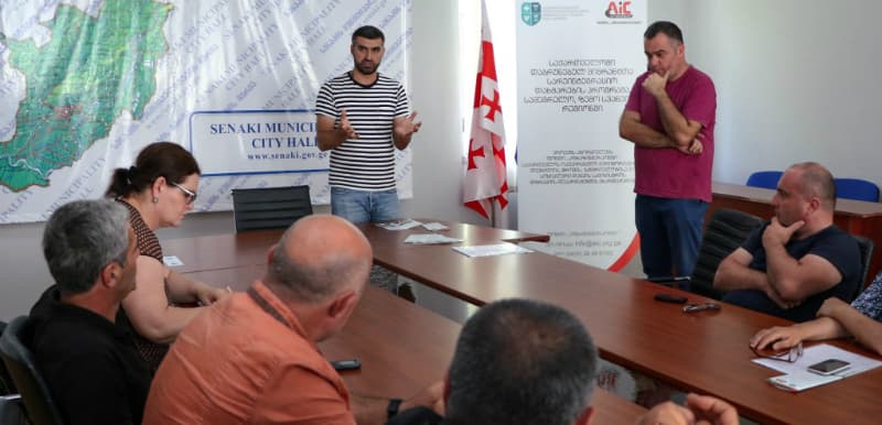 სენაკის მერიაში მიგრანტთა მხარდაჭერის პროექტის ფარგლებში შეხვედრა გაიმართა