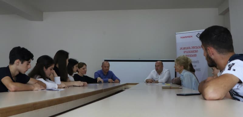 სენაკის მერიაში საგრანტო კონკურსში გამარჯვებულ ლიდერებთან შეხვედრა გაიმართა