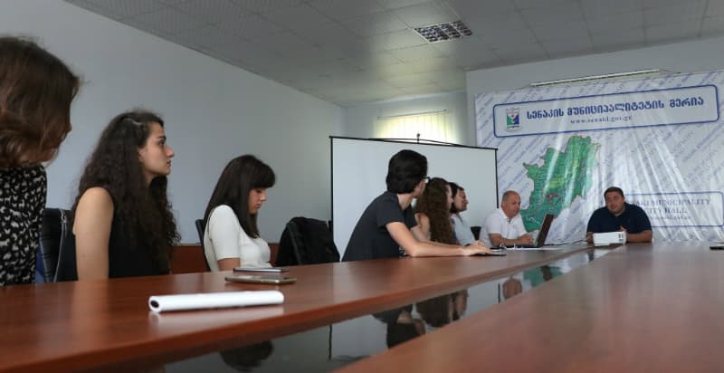 ნოქალაქევის საზაფხულო სკოლის პროექტის ფარგლებში შეხვედრა გაიმართა