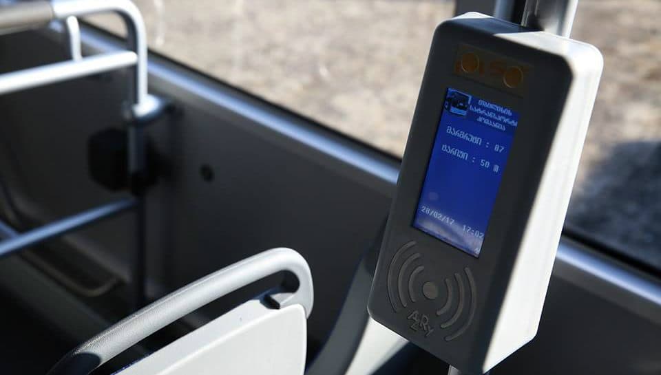 სიახლე ზუგდიდში: ავტობუსებში ელექტრონული გადახდის აპარატები დამონტაჟდება