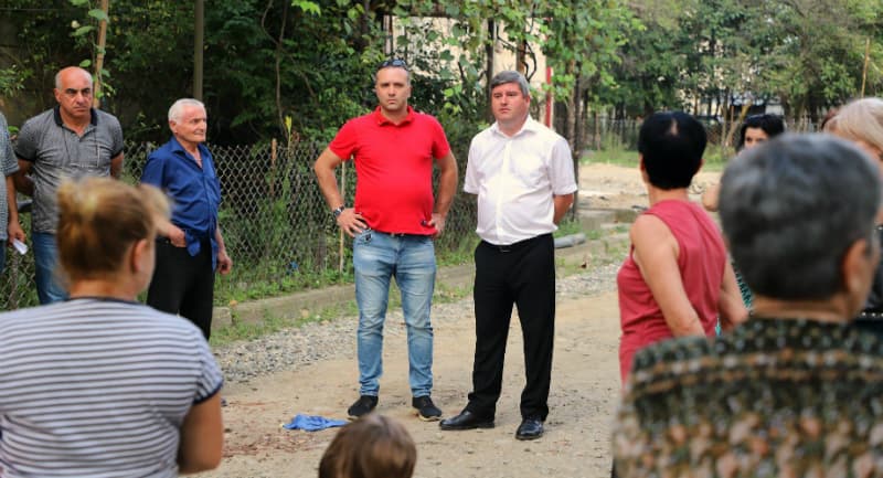 გიორგი შენგელია კომბინატის დასახლებაში ადგილობრივებს შეხვდა