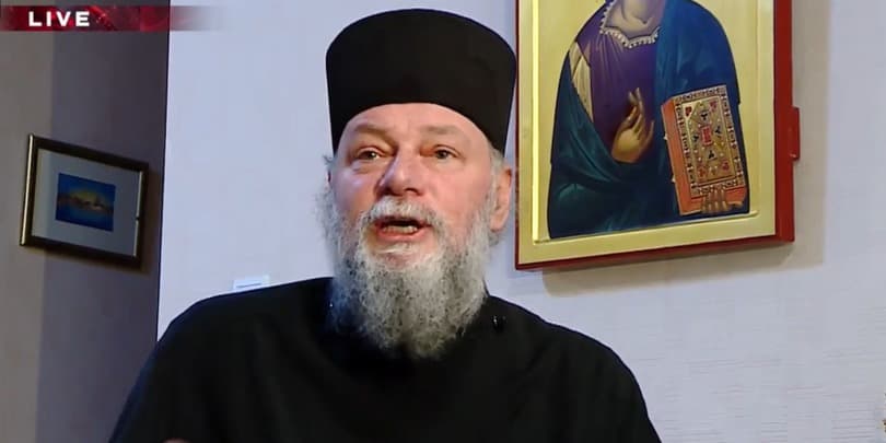 მეუფე პეტრეს განცხადებით, “პიდარასტიაში”, რომლითაც პატრიარქი დაახასიათა, “ჭაბუკის გამხრწნელი” იგულისხმა