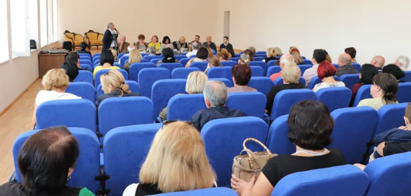 „ცოცხალი წიგნები“ – ხობში ლიტერატურულ-საგანმანათლებლო პროექტის ფარგლებში ქართველ მწერლებთან შეხვედრა გაიმართა