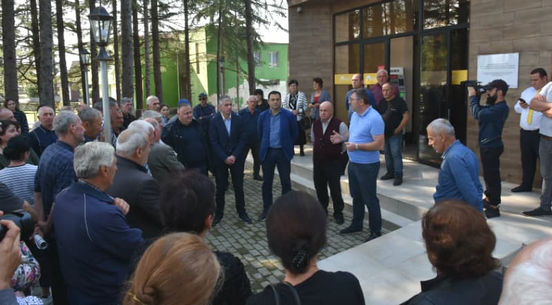 ადგილობრივი ხელისუფლება ლესიჭინეს, თაიას, ზუმისა და მუხურის მოსახელობას შეხვდა