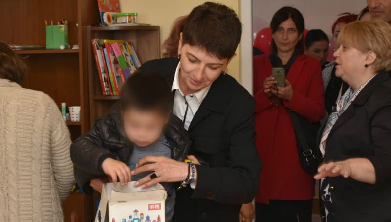 მესტიაში დღის ცენტრს ბულგარეთის საელჩომ ინვენტარი გადასცა