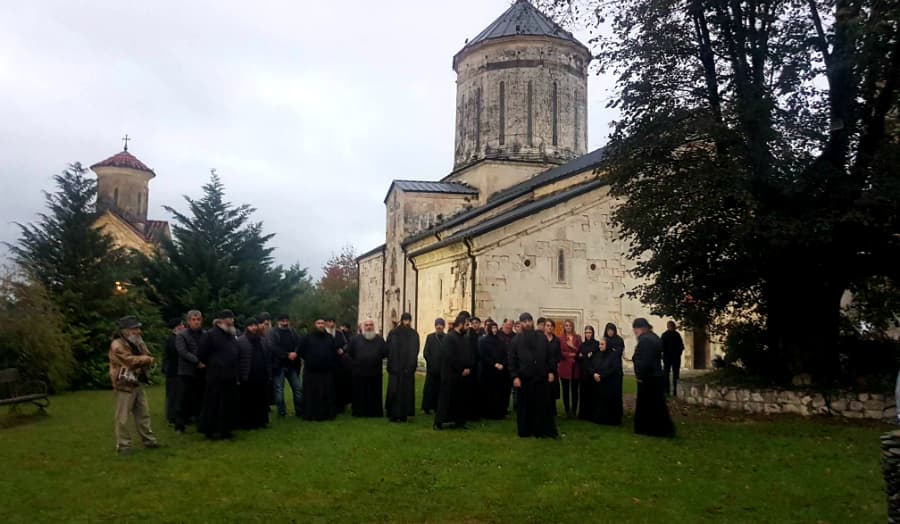 “ეს იყო პილატეს სასამართლო”- ჭყონდიდის ეპარქიაში სინოდის გადაწყვეტილებას არ იზიარებენ